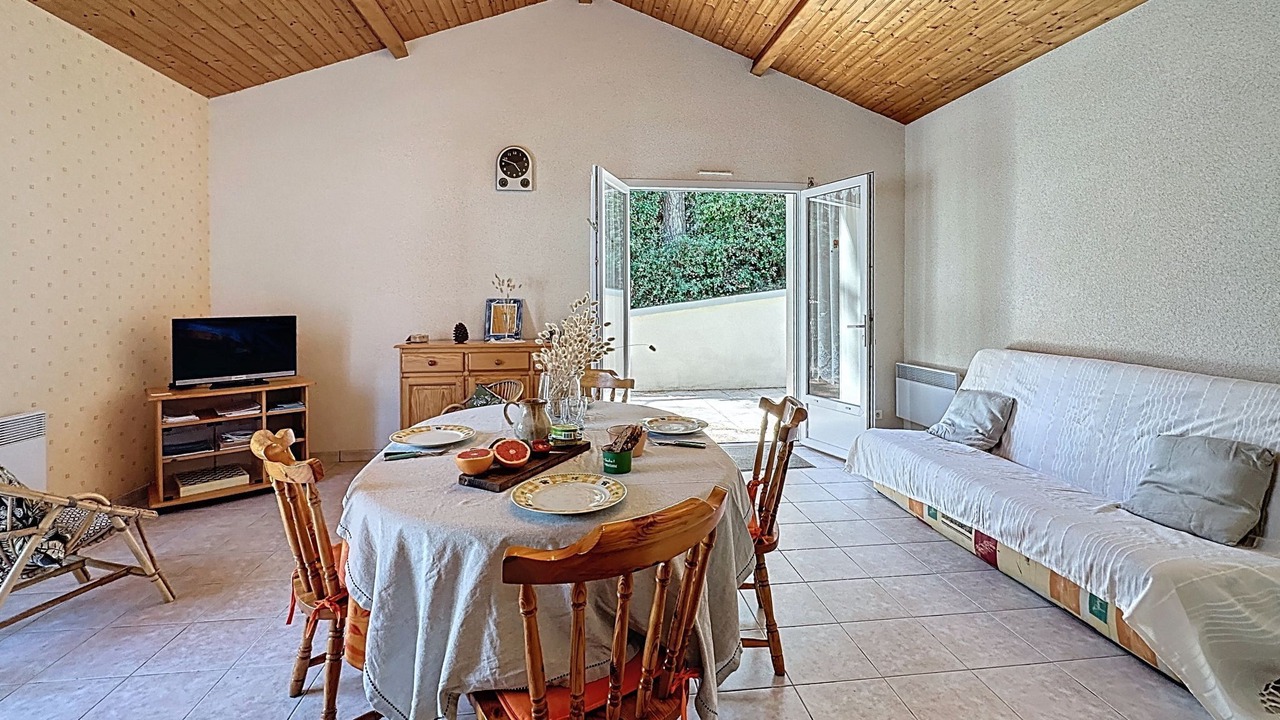 Photo of Livingroom in Saint-Michel-Chef-Chef