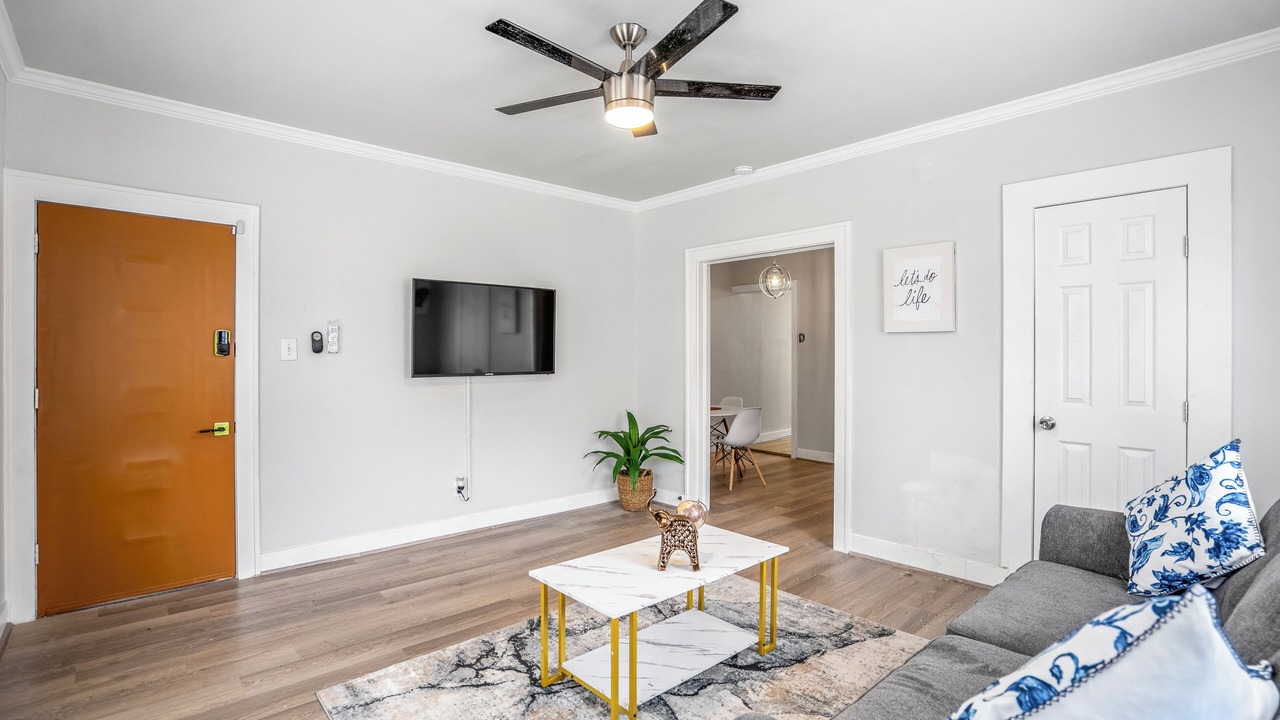 Photo of Livingroom in South Central Houston