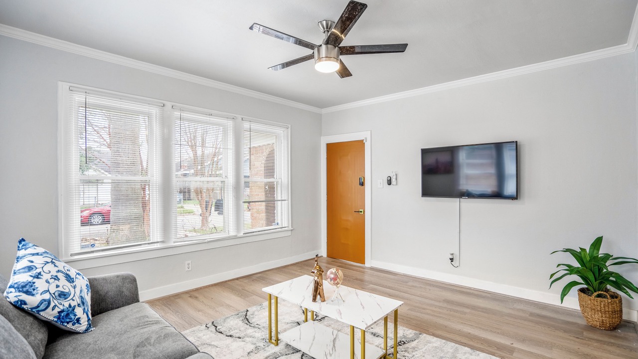 Photo of Livingroom in South Central Houston