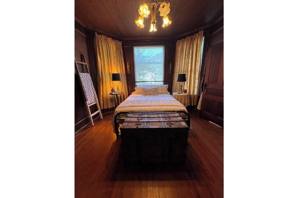 Photo of Bedroom in Foster