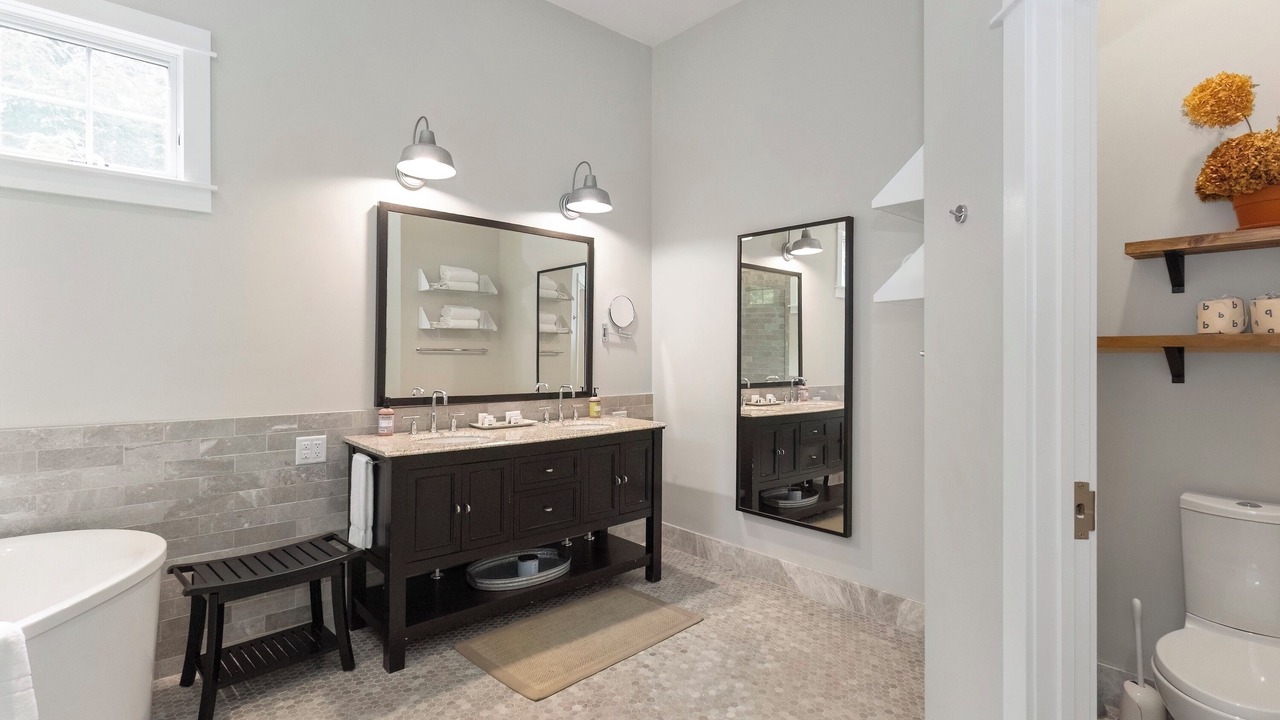 Photo of Bathroom in Lakeside