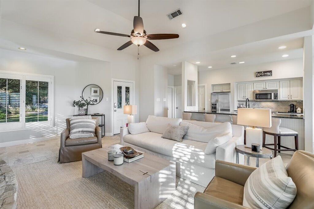Photo of Livingroom in Barton Creek Lakeside