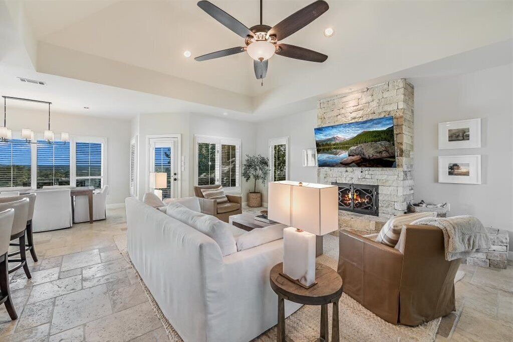Photo of Livingroom in Barton Creek Lakeside
