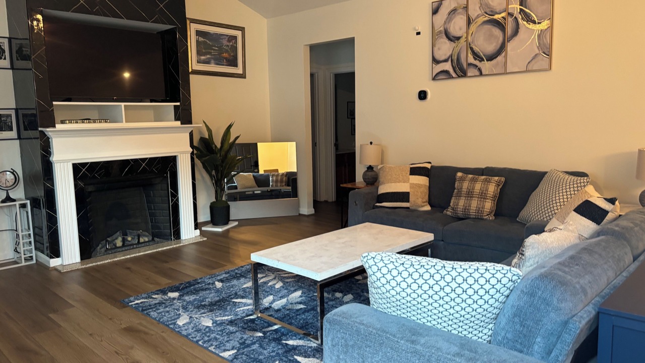 Photo of Livingroom in LaGrange