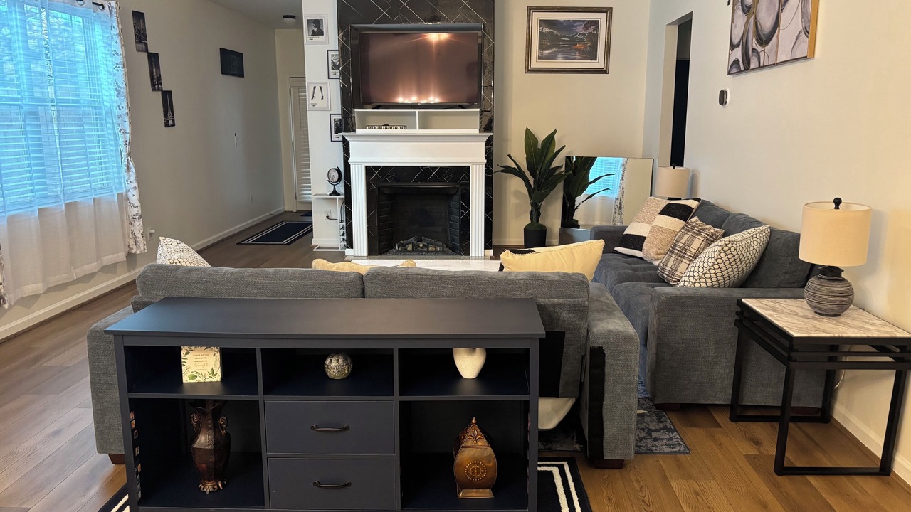 Photo of Livingroom in LaGrange