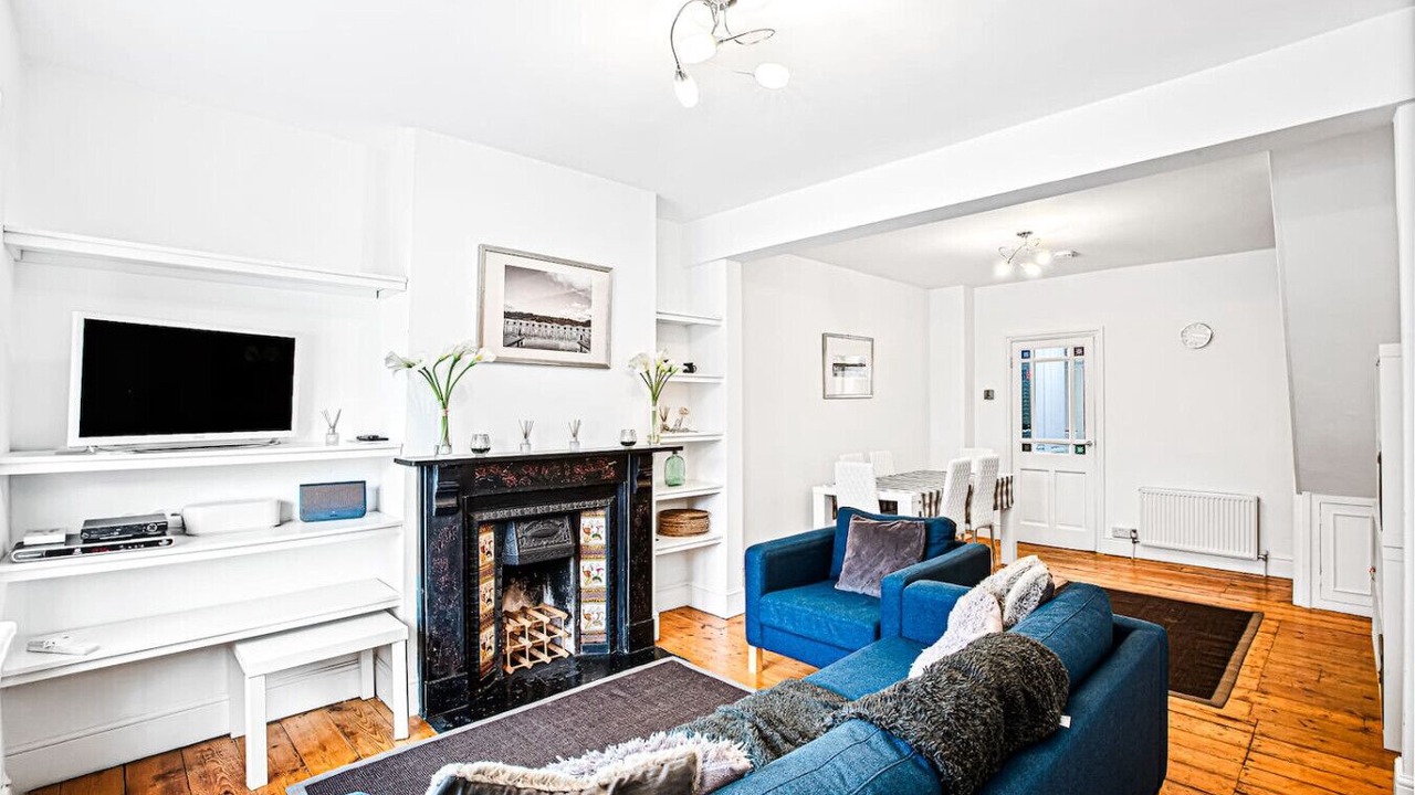 Photo of Livingroom in Henley