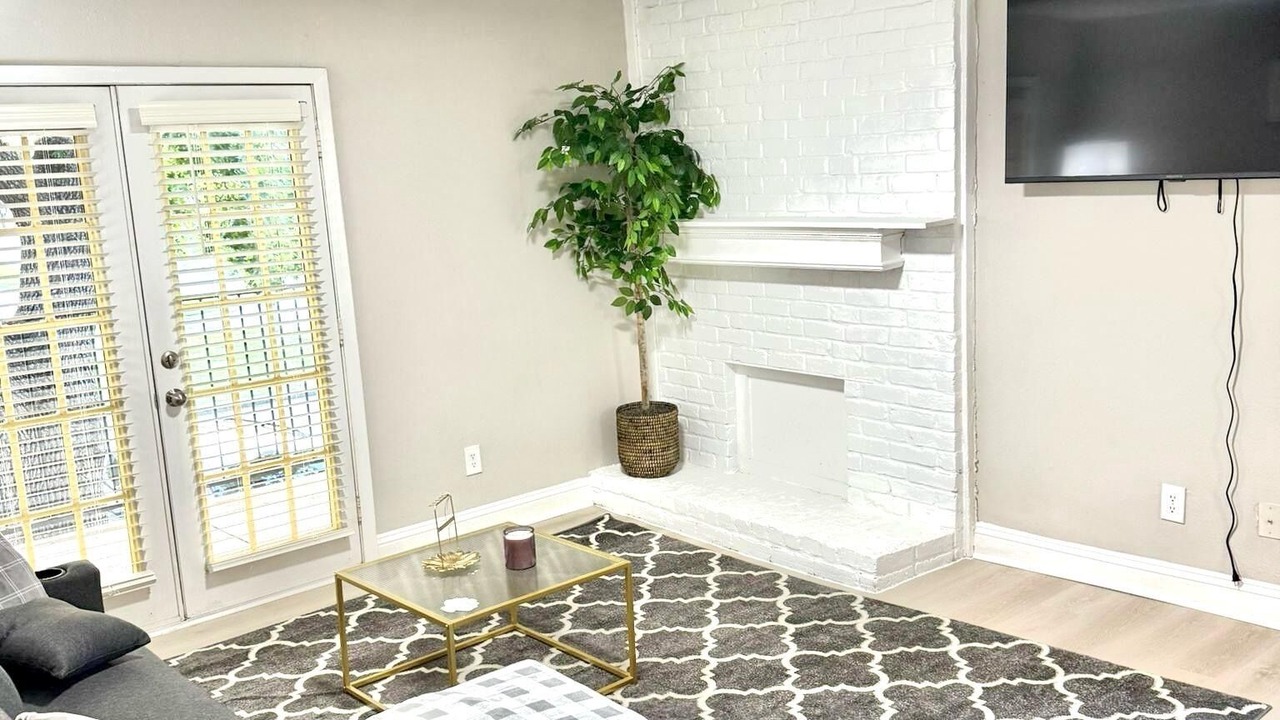 Photo of Livingroom in Addison