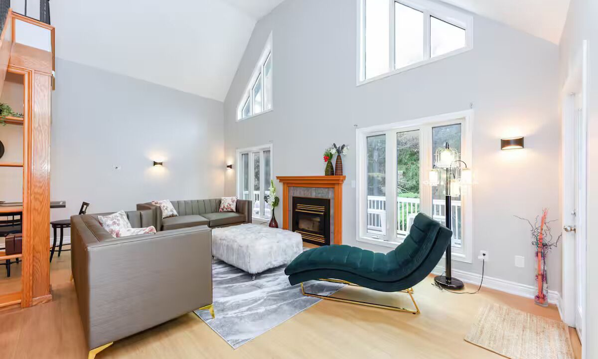 Photo of Livingroom in Caledon