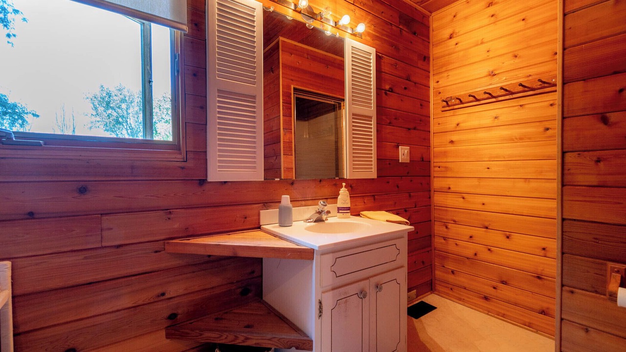 Photo of Bathroom in Fort Erie