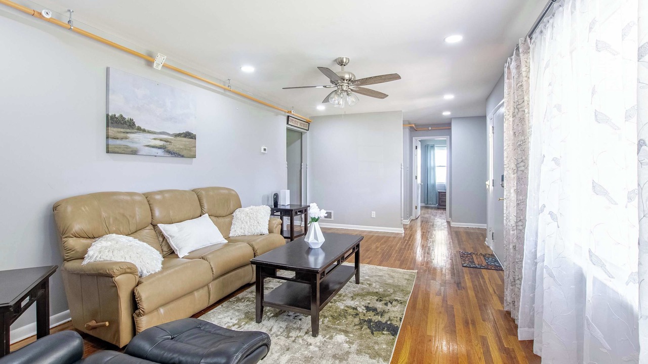 Photo of Livingroom in Newark