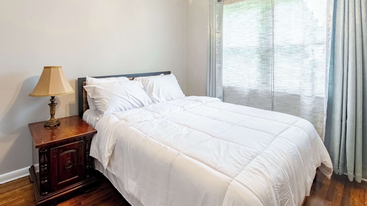 Photo of Bedroom in Newark