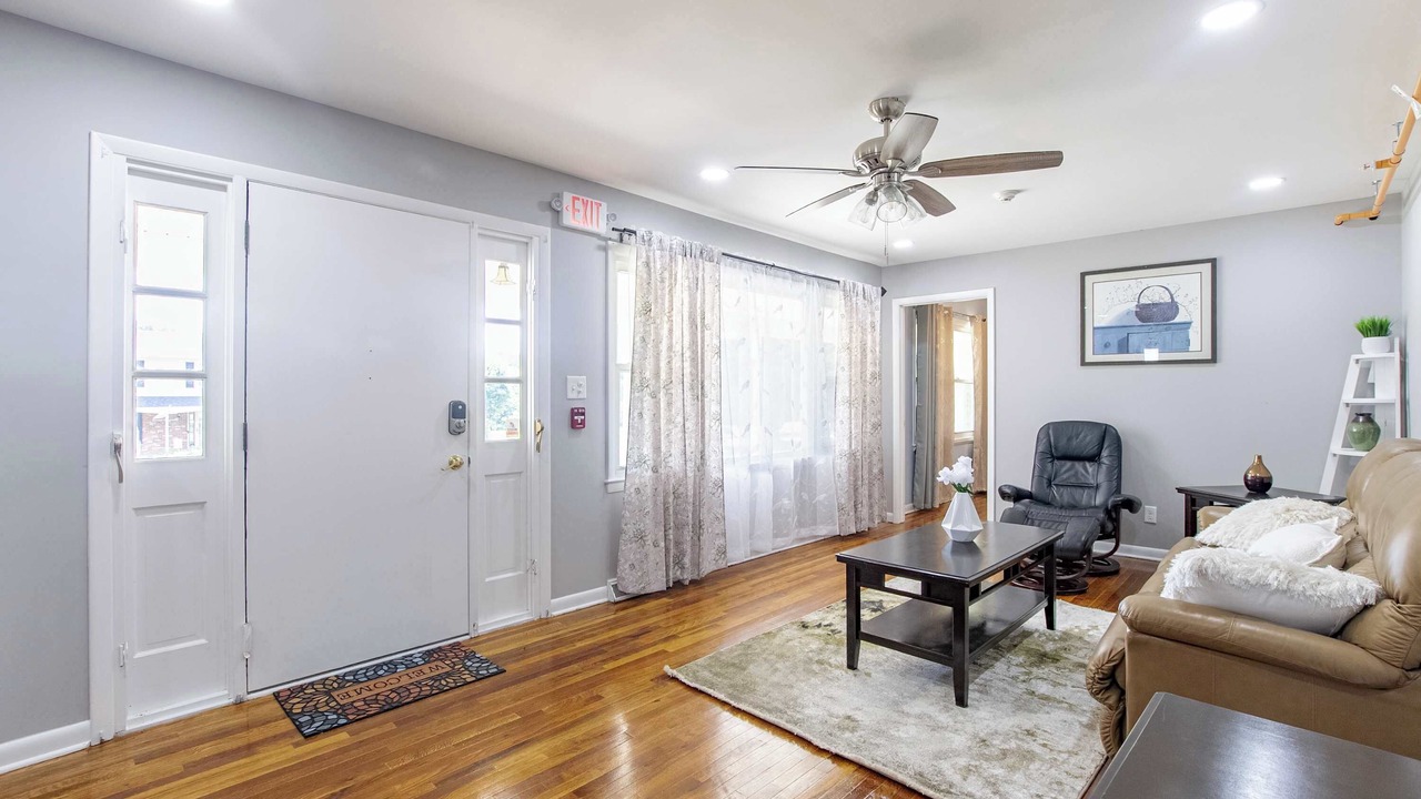 Photo of Livingroom in Newark