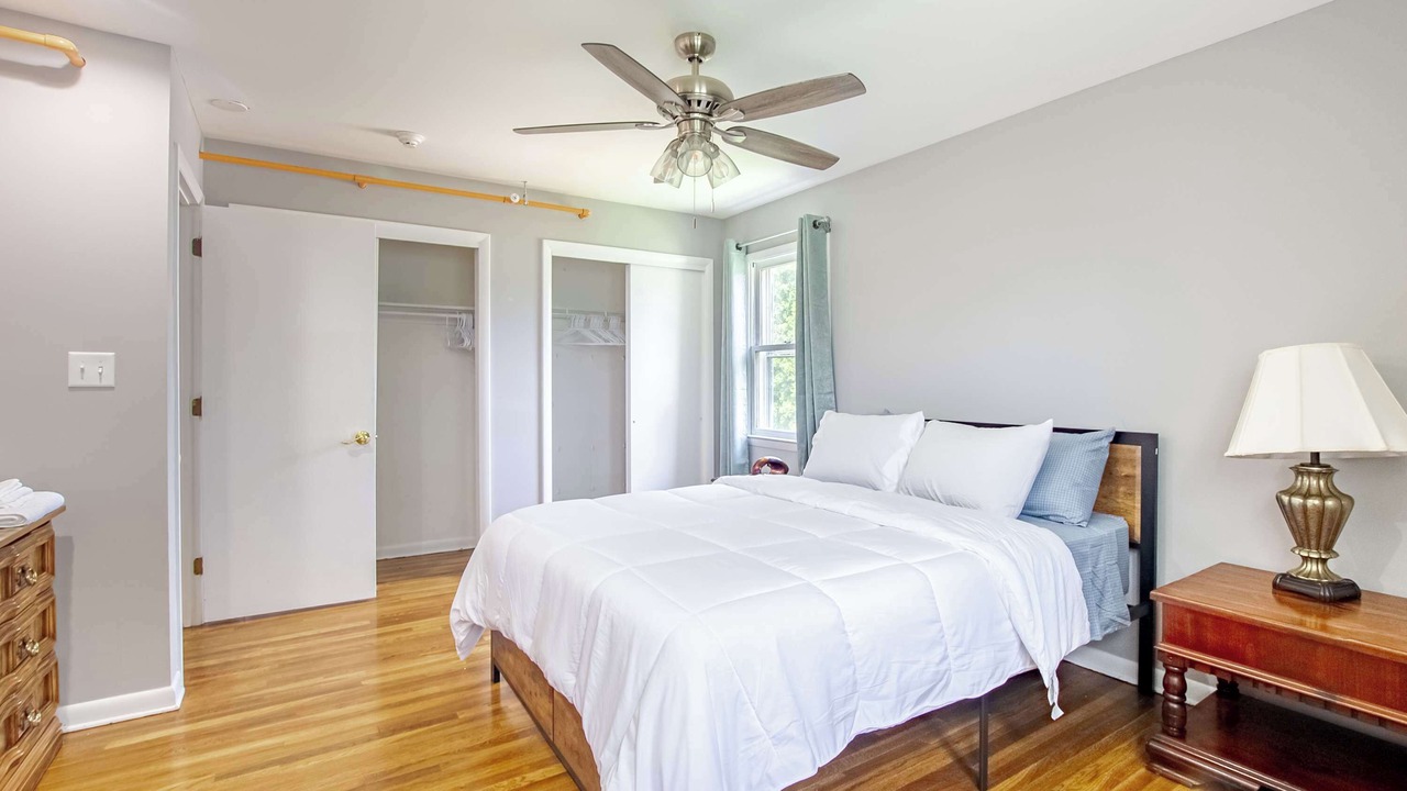 Photo of Bedroom in Newark