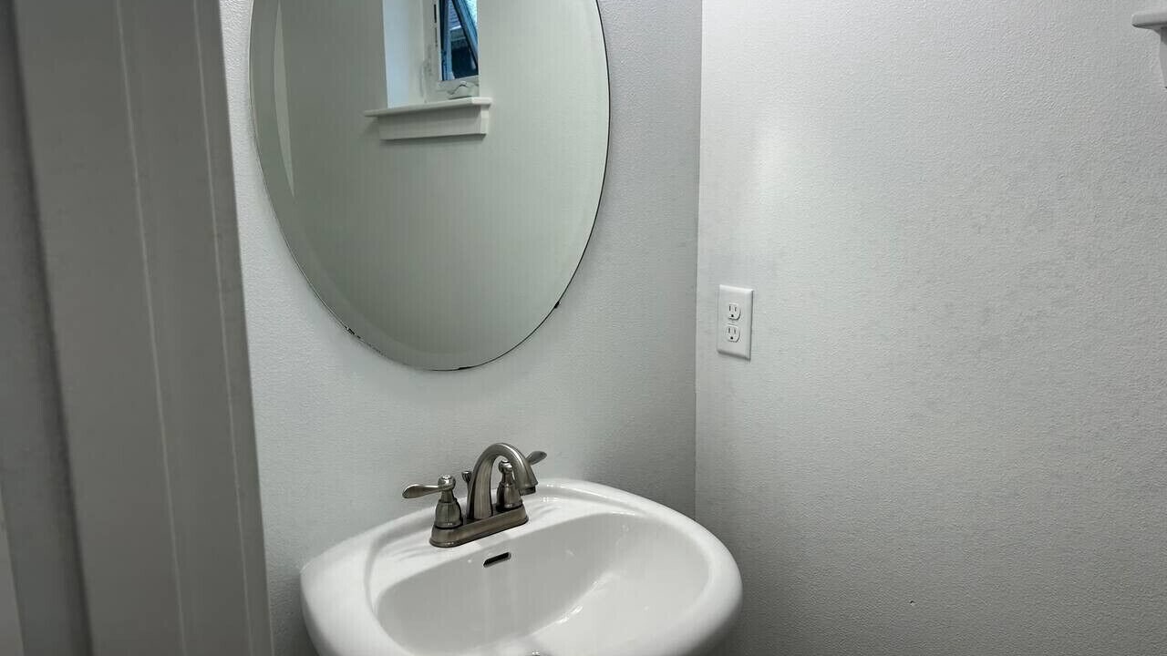 Photo of Bathroom in Guide Meridian