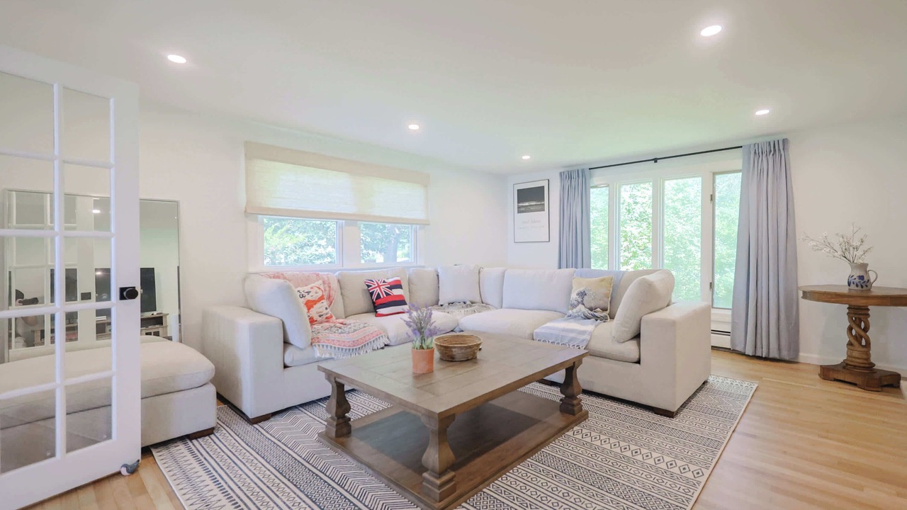 Photo of Livingroom in Monument Beach