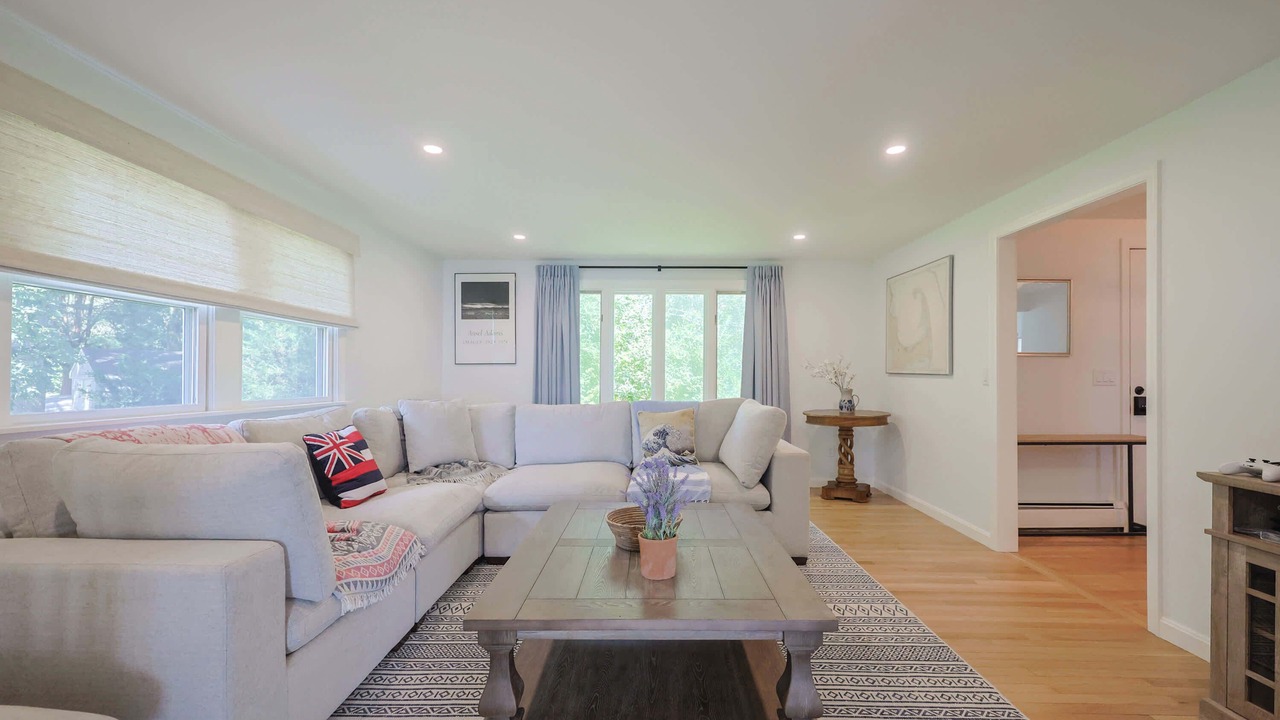 Photo of Livingroom in Monument Beach