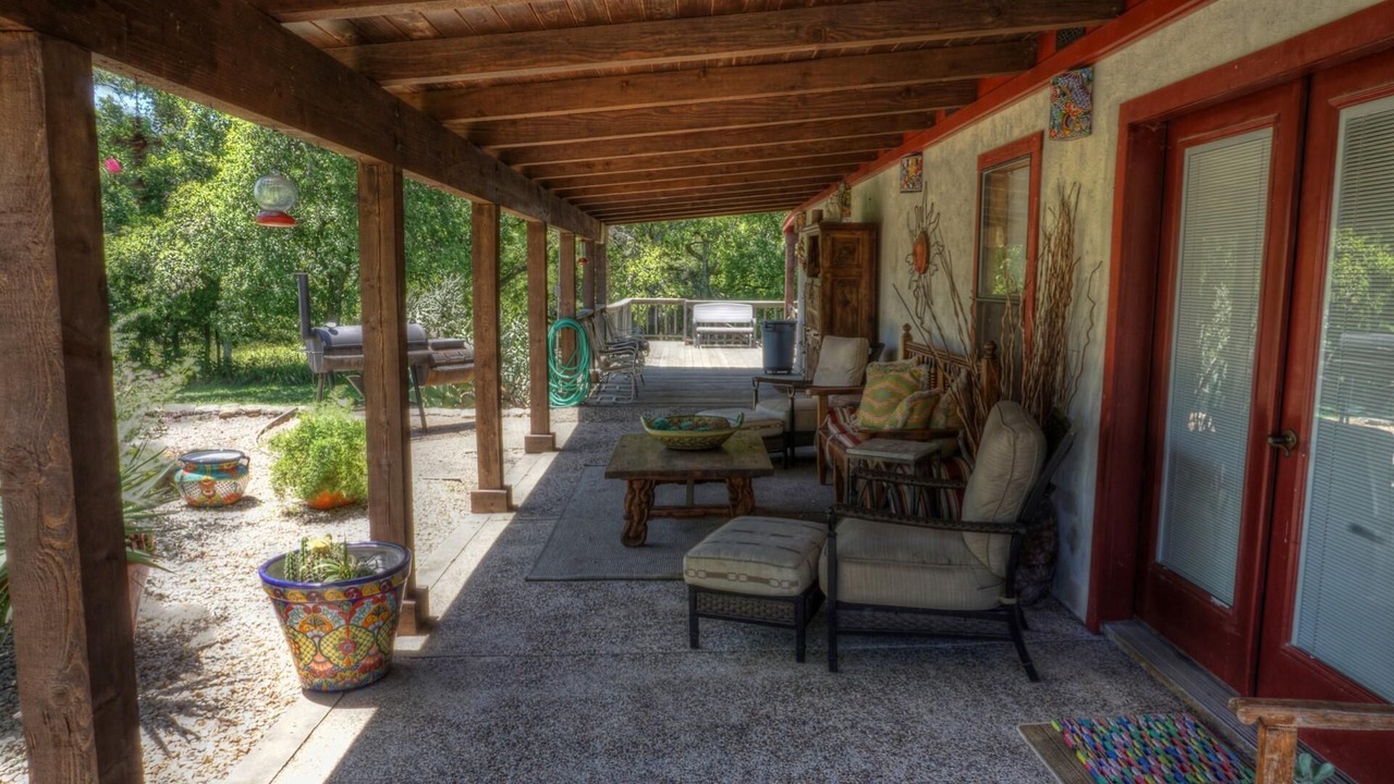 Photo of Patio Balcony in Utopia