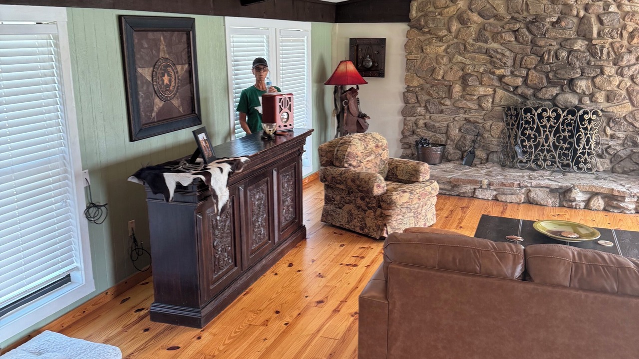 Photo of Livingroom in Lindale