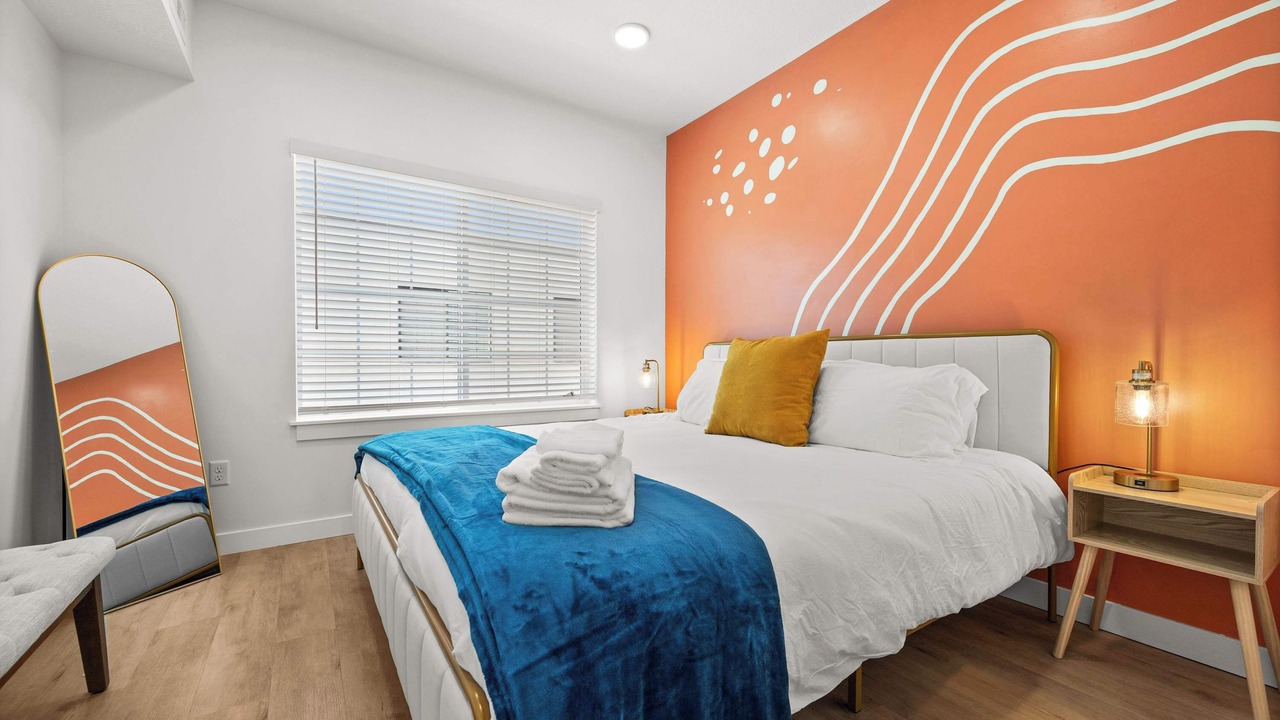 Photo of Bedroom in People's Freeway