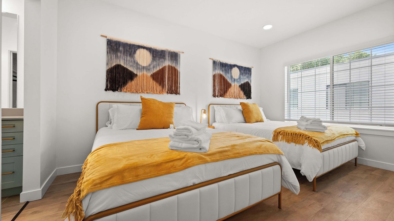 Photo of Bedroom in People's Freeway