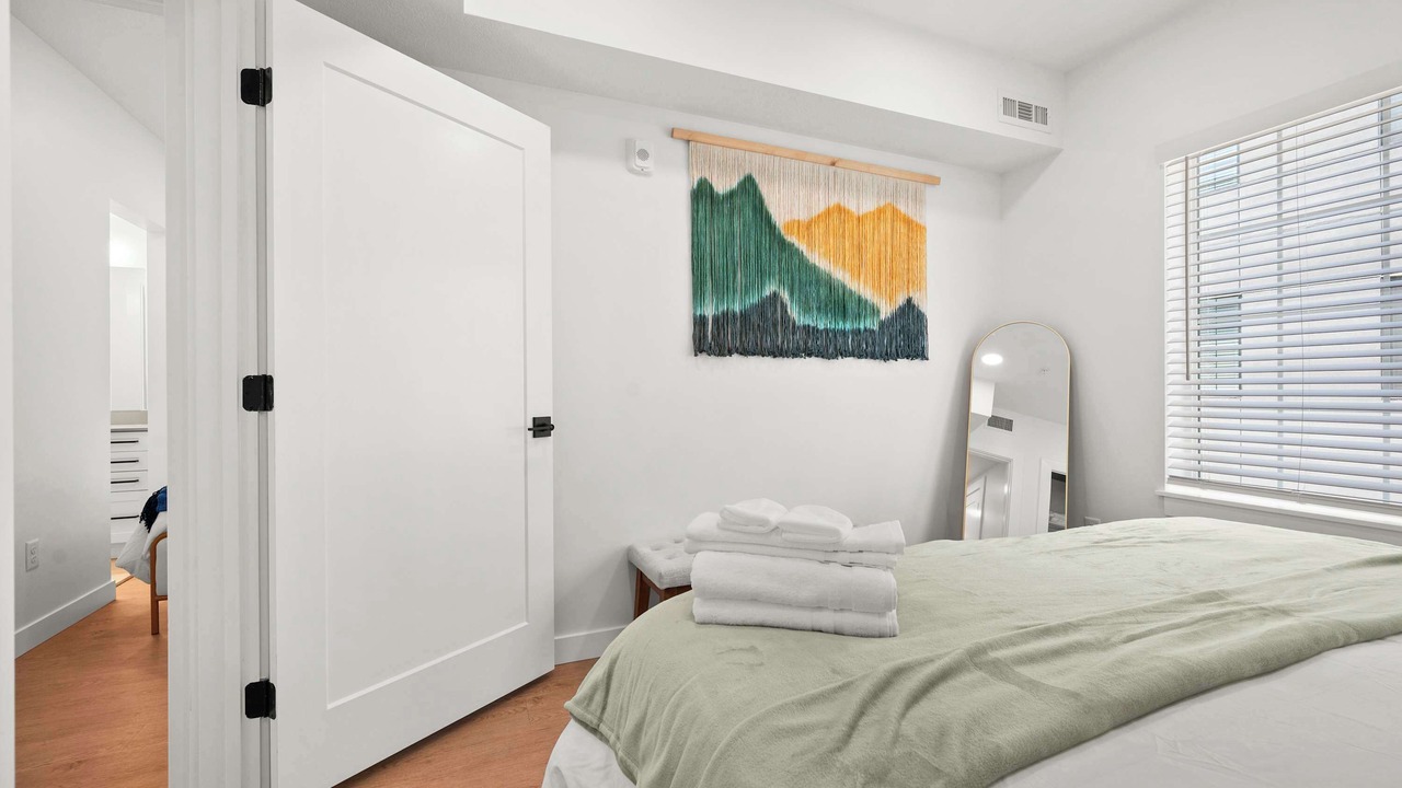 Photo of Bedroom in People's Freeway