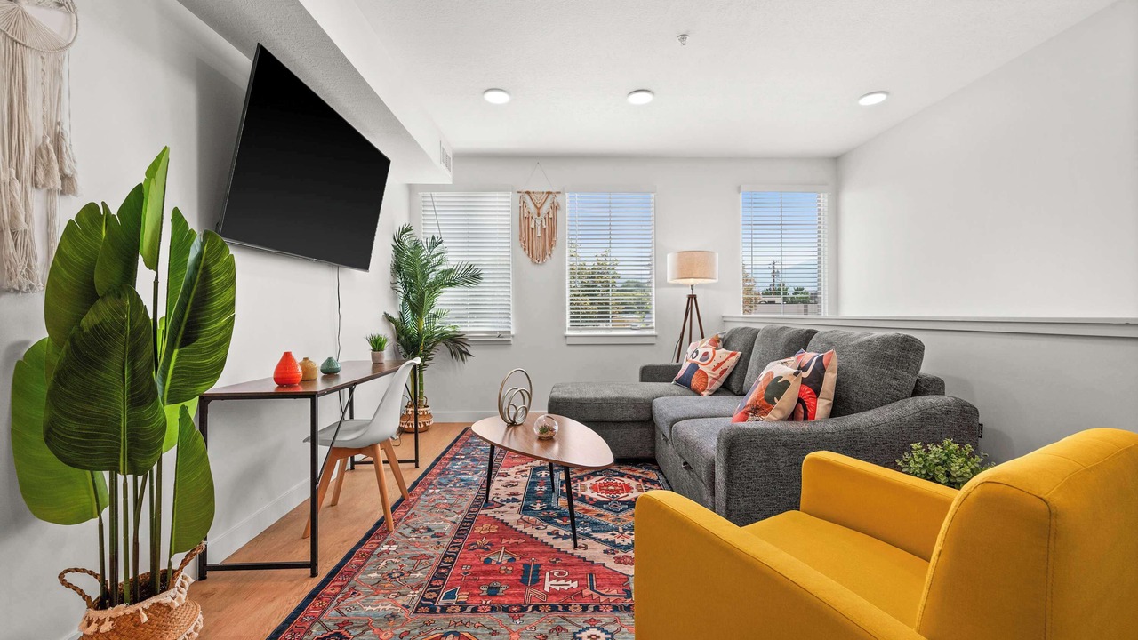 Photo of Livingroom in People's Freeway