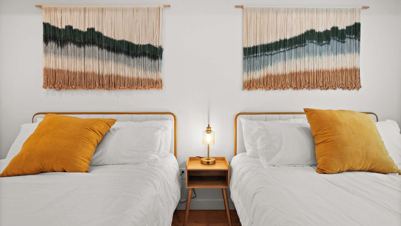 Photo of Bedroom in People's Freeway