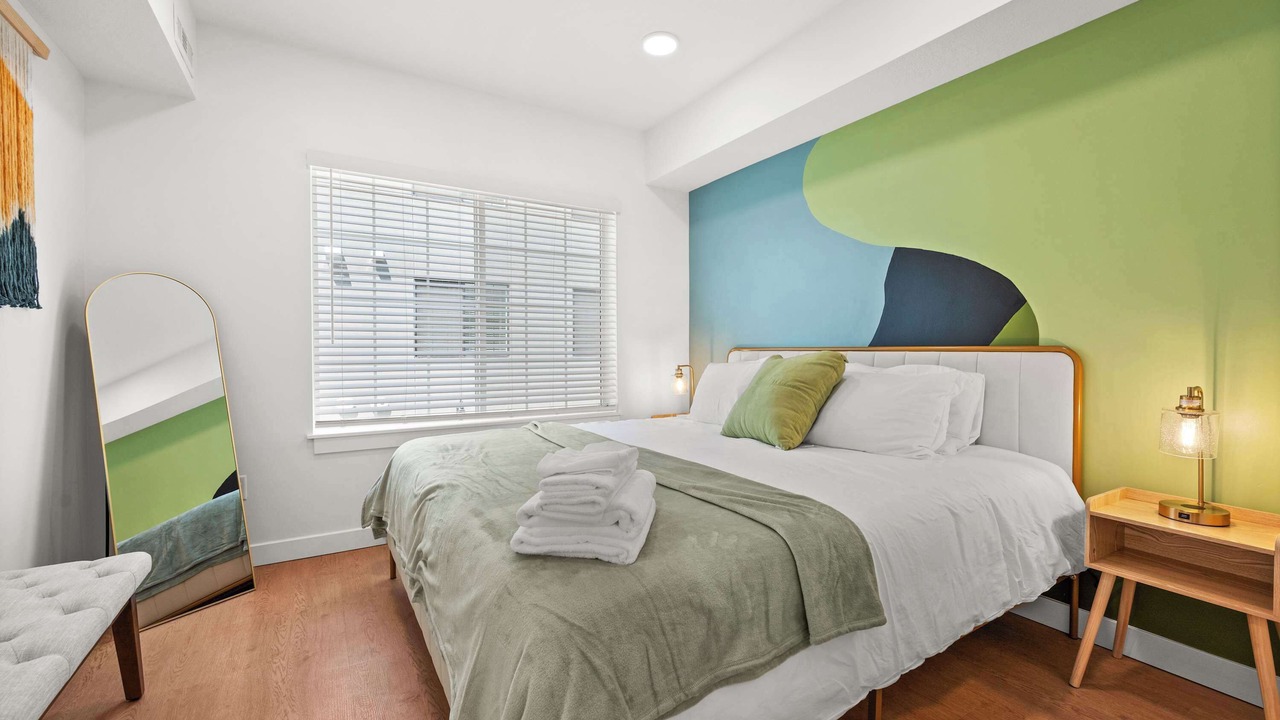 Photo of Bedroom in People's Freeway