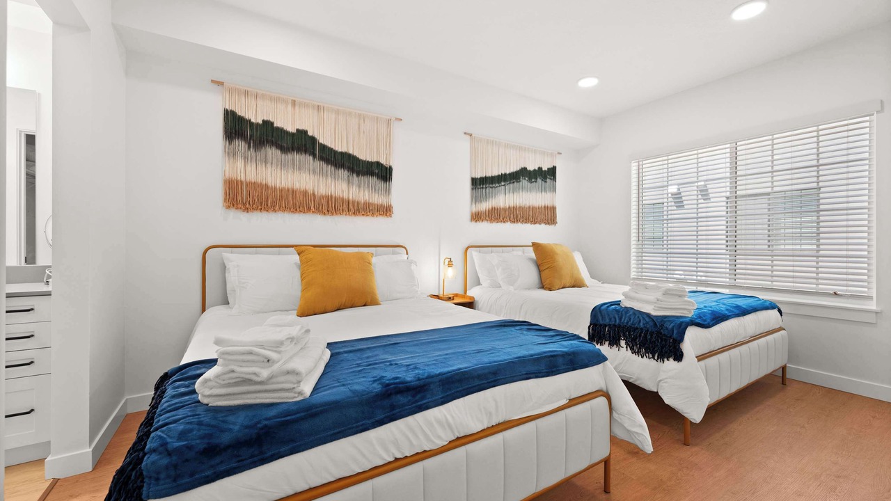 Photo of Bedroom in People's Freeway