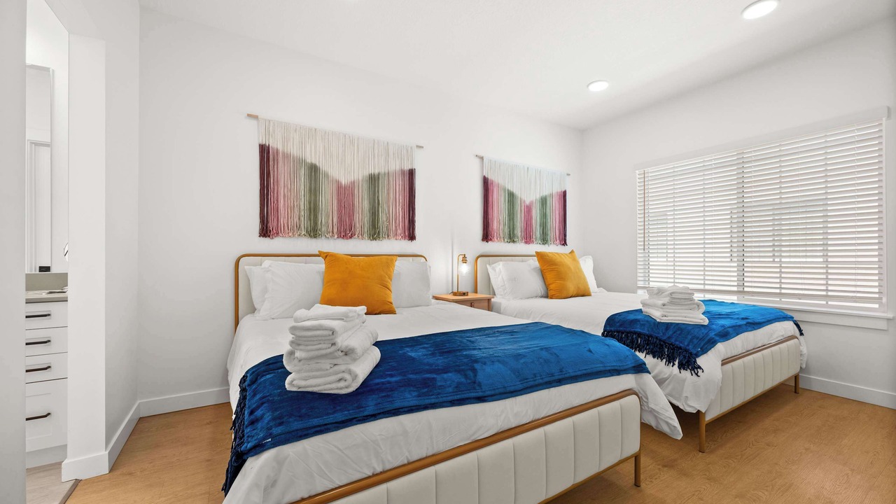 Photo of Bedroom in People's Freeway
