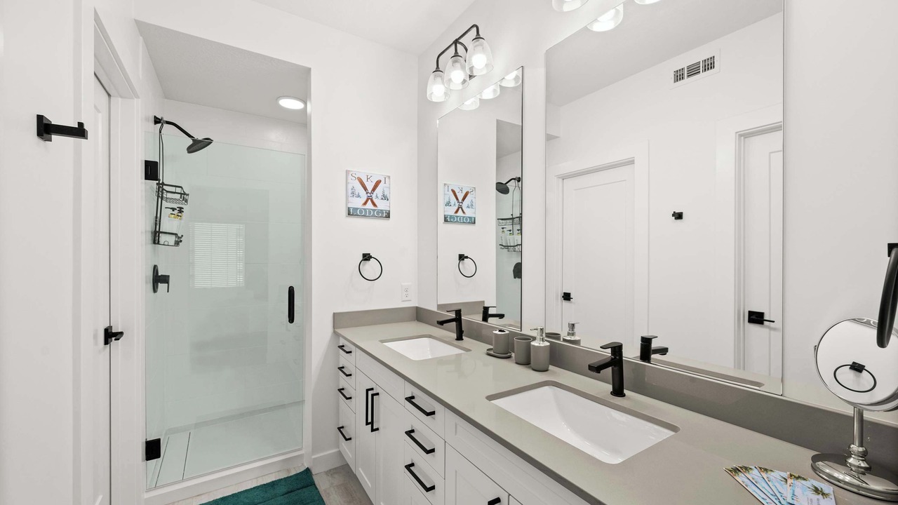 Photo of Bathroom in People's Freeway