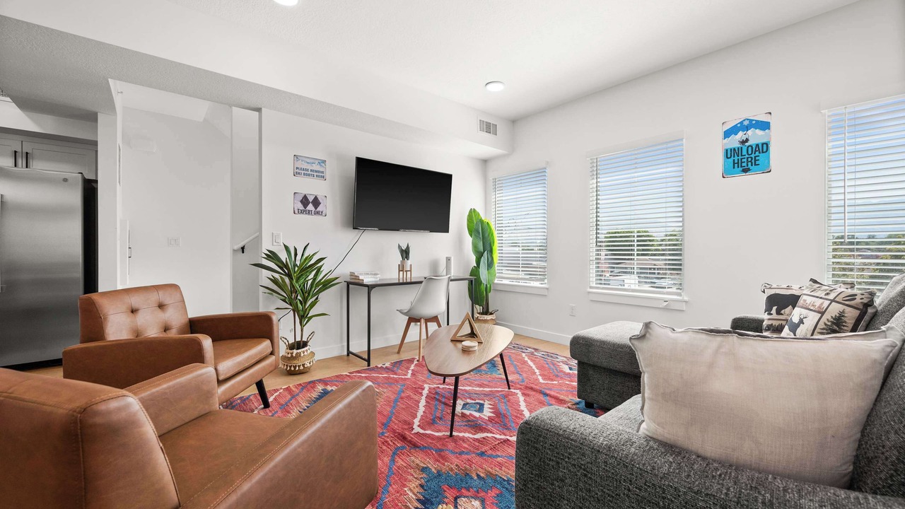 Photo of Livingroom in People's Freeway