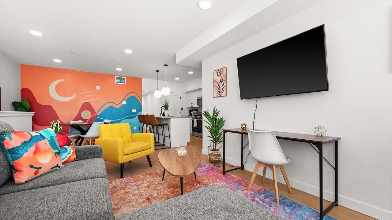 Photo of Livingroom in People's Freeway