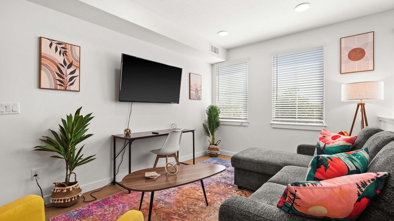 Photo of Livingroom in People's Freeway