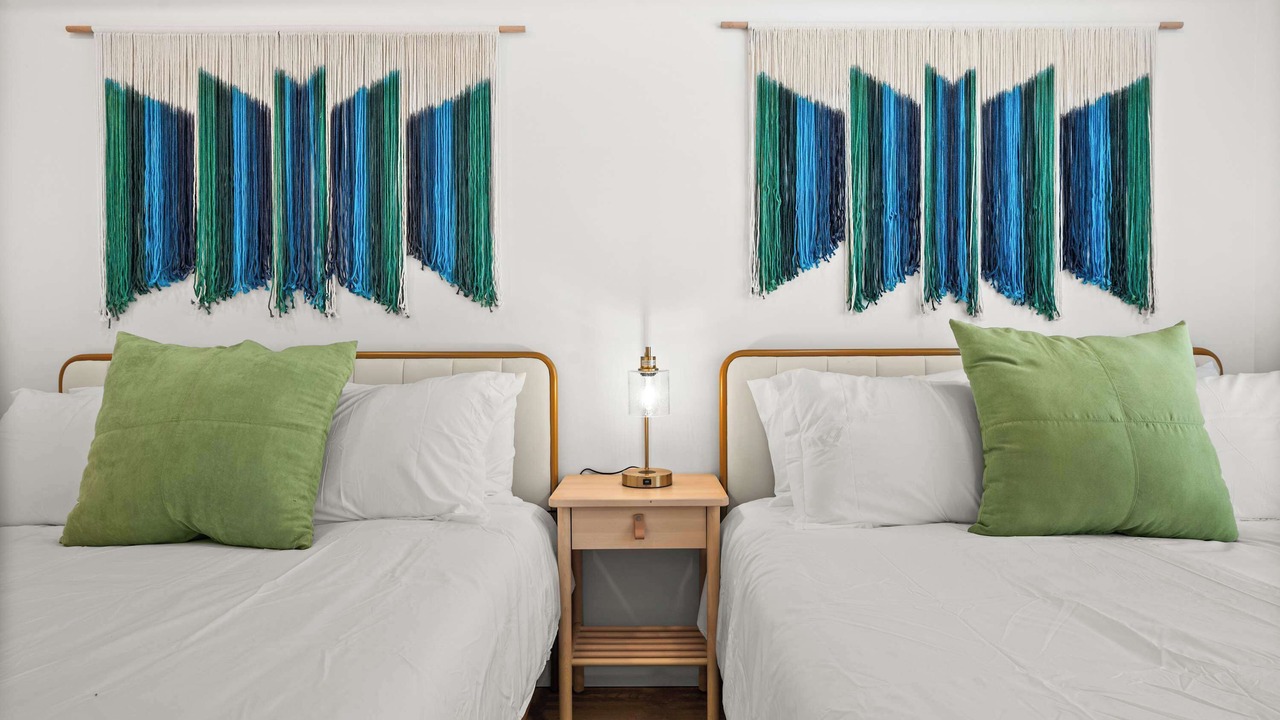 Photo of Bedroom in People's Freeway