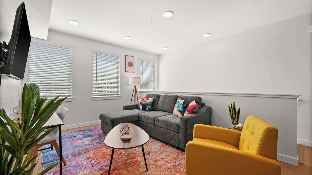 Photo of Livingroom in People's Freeway