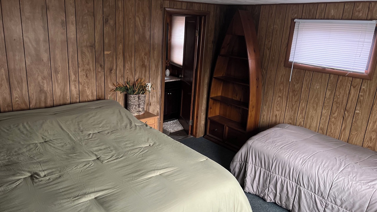 Photo of Bedroom in Crane Lake