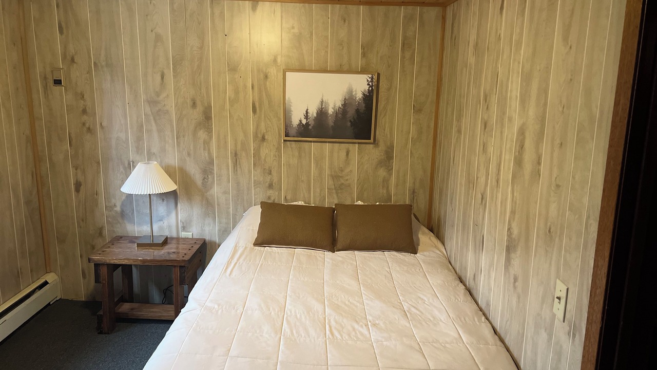 Photo of Bedroom in Crane Lake