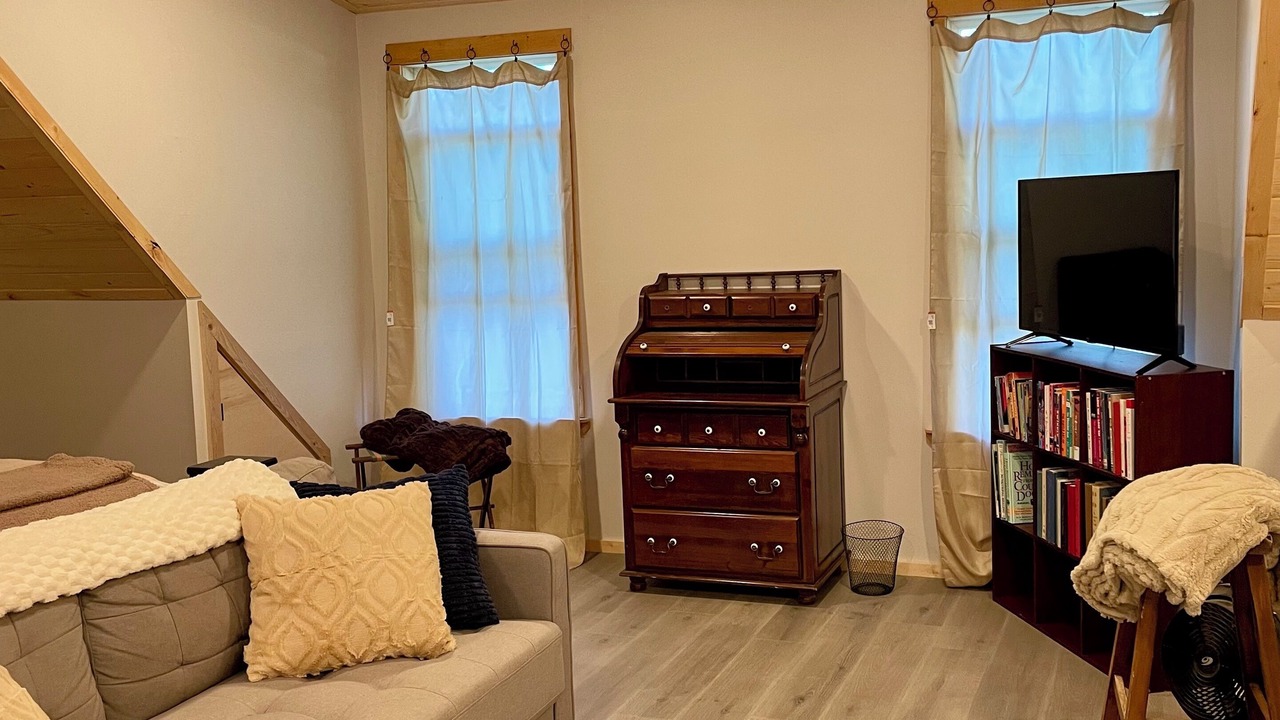 Photo of Livingroom in Woods Creek