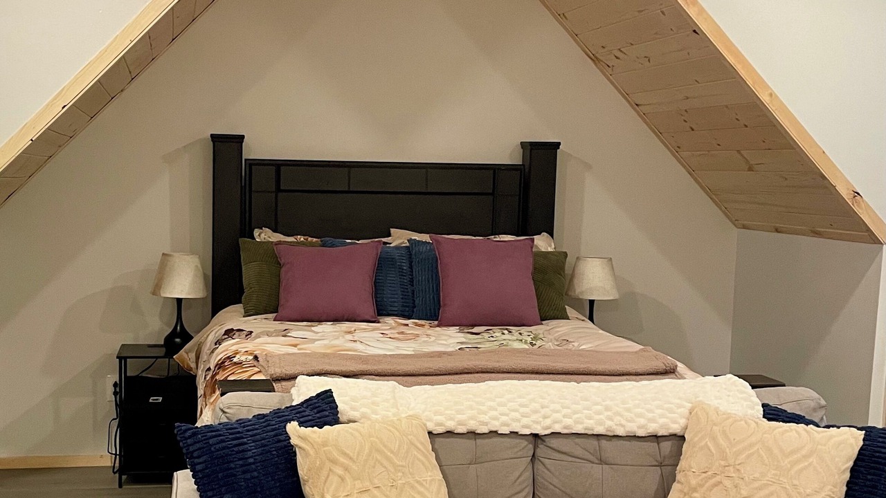 Photo of Bedroom in Woods Creek