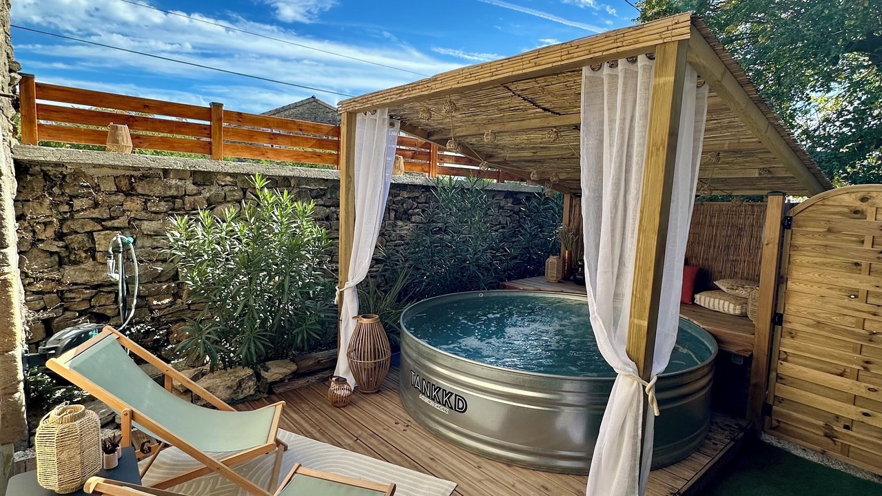 Photo of Outdoor in Saint-Etienne-de-Fontbellon