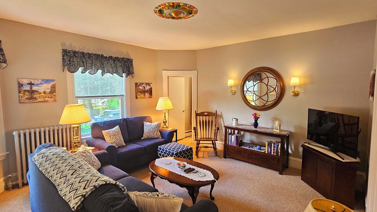 Photo of Livingroom in Woburn