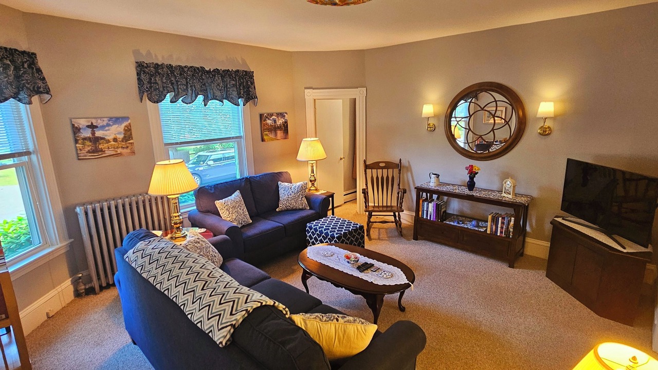 Photo of Livingroom in Woburn