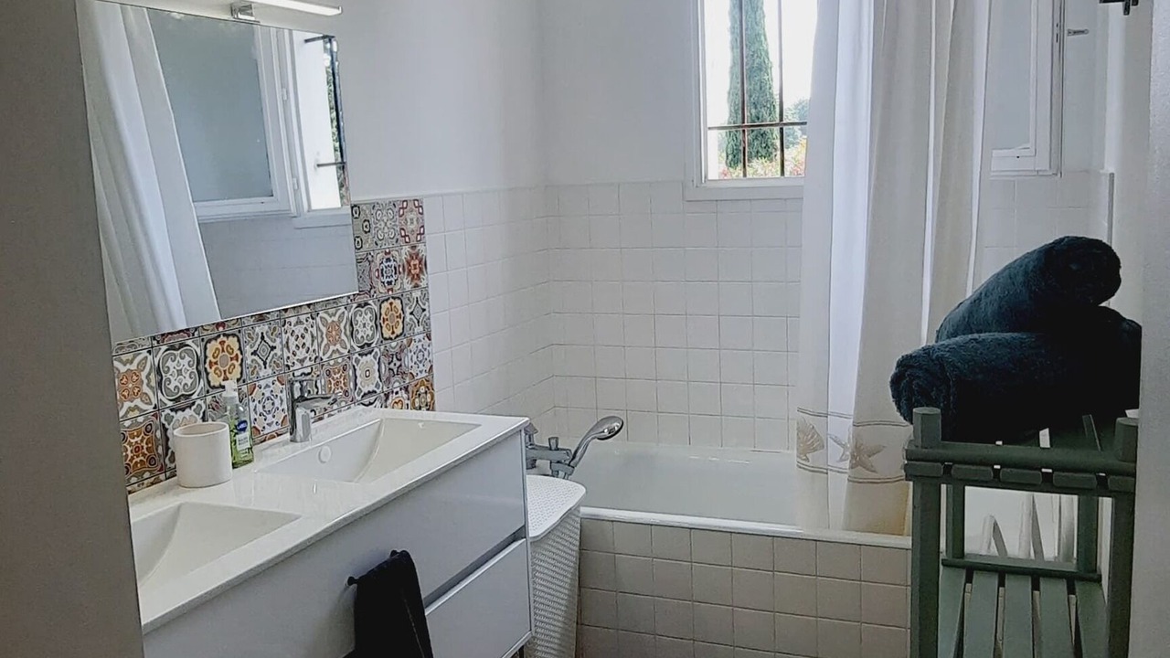 Photo of Bathroom in Cournonterral