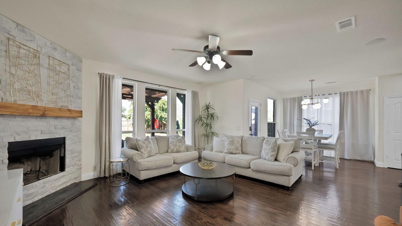 Photo of Livingroom in Denton County