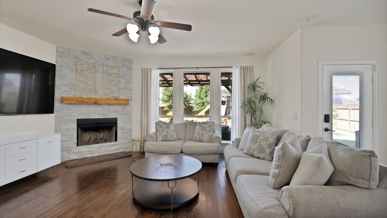 Photo of Livingroom in Denton County