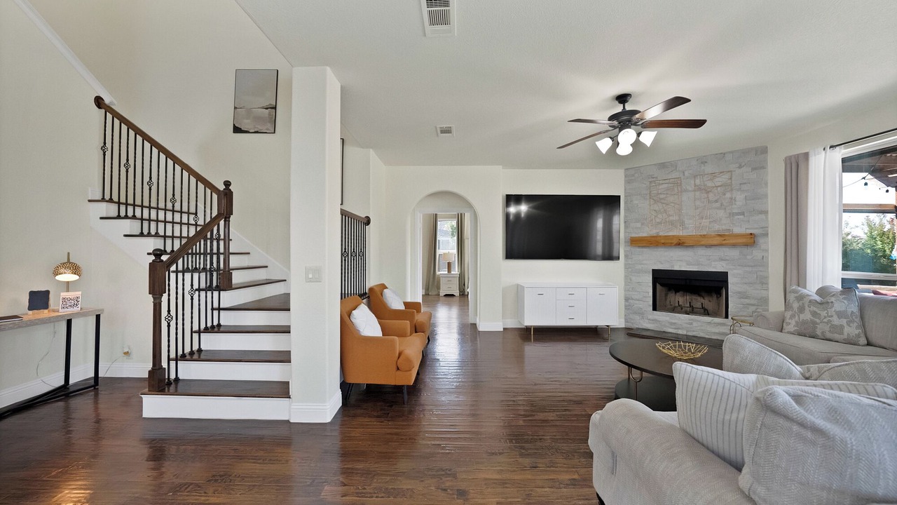 Photo of Livingroom in Denton County