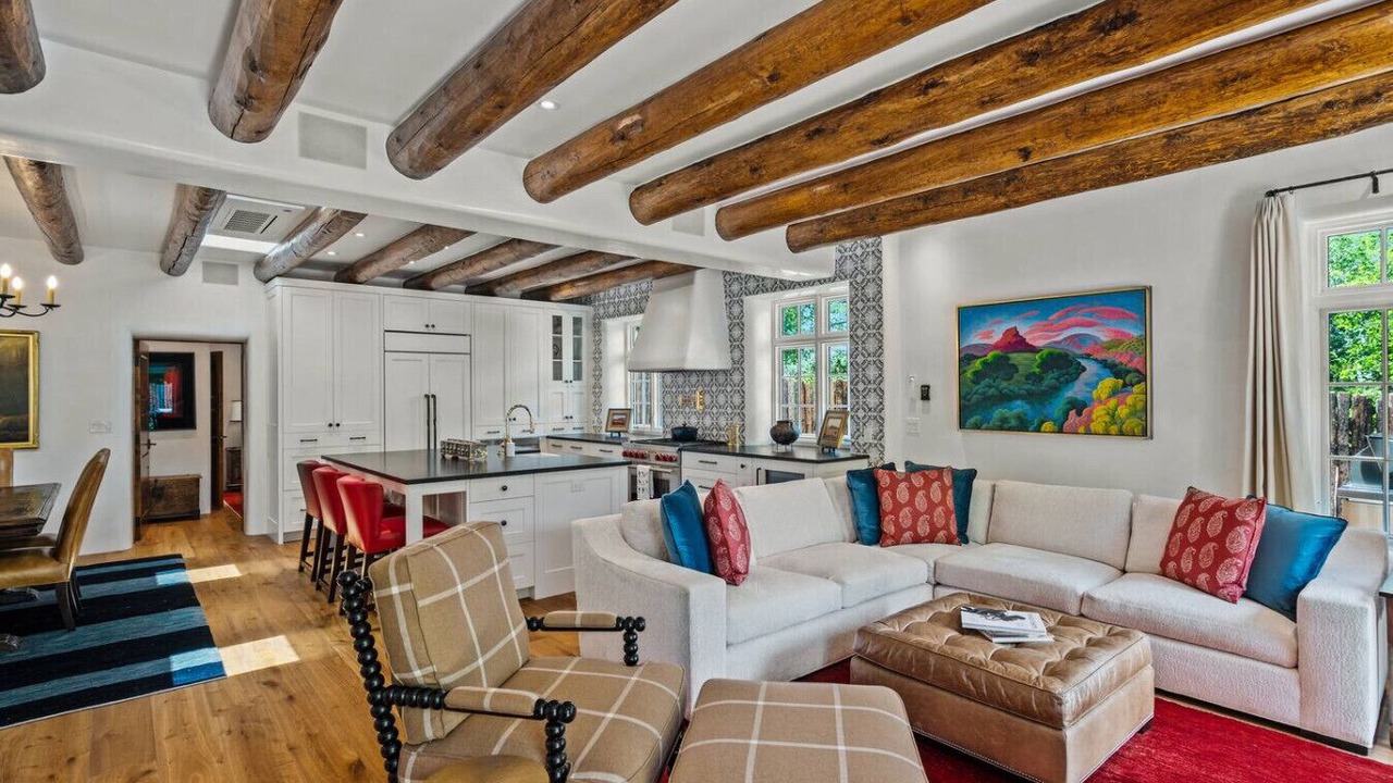 Photo of Livingroom in Historic Eastside