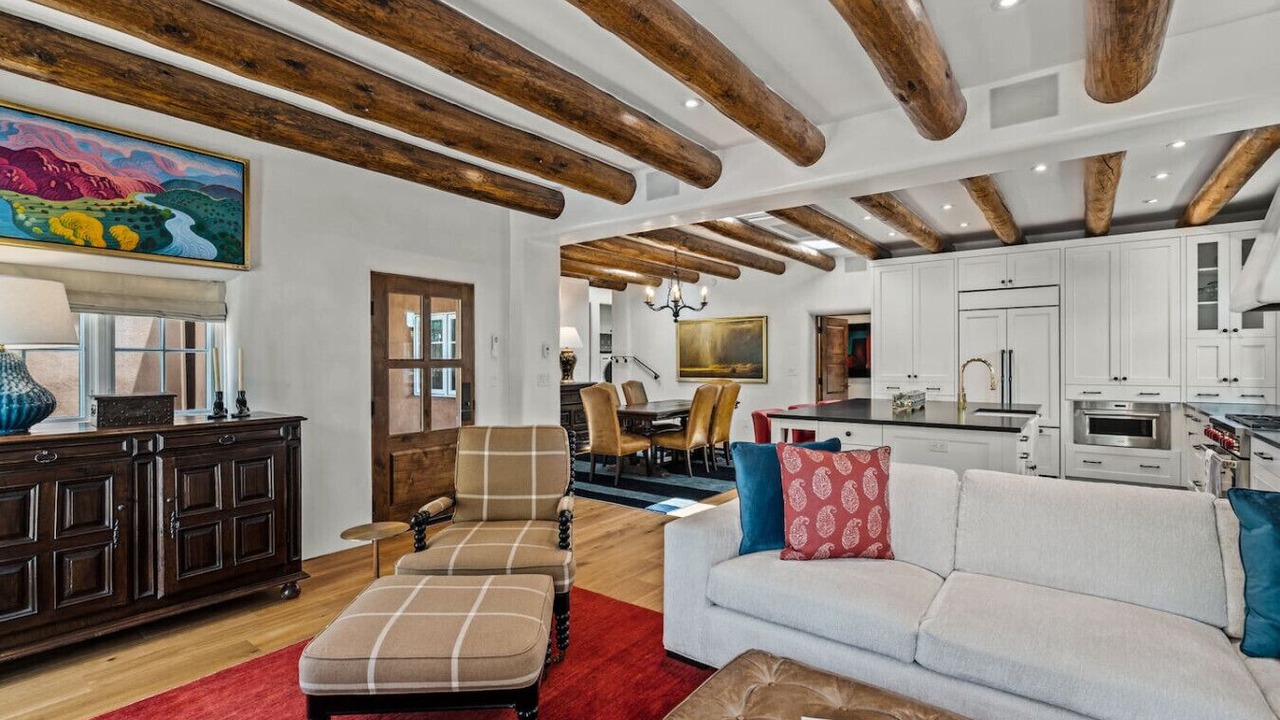Photo of Livingroom in Historic Eastside