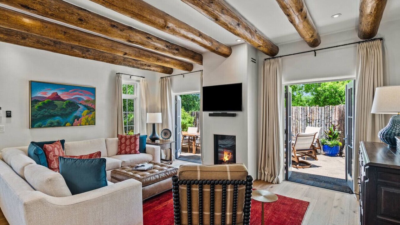 Photo of Livingroom in Historic Eastside